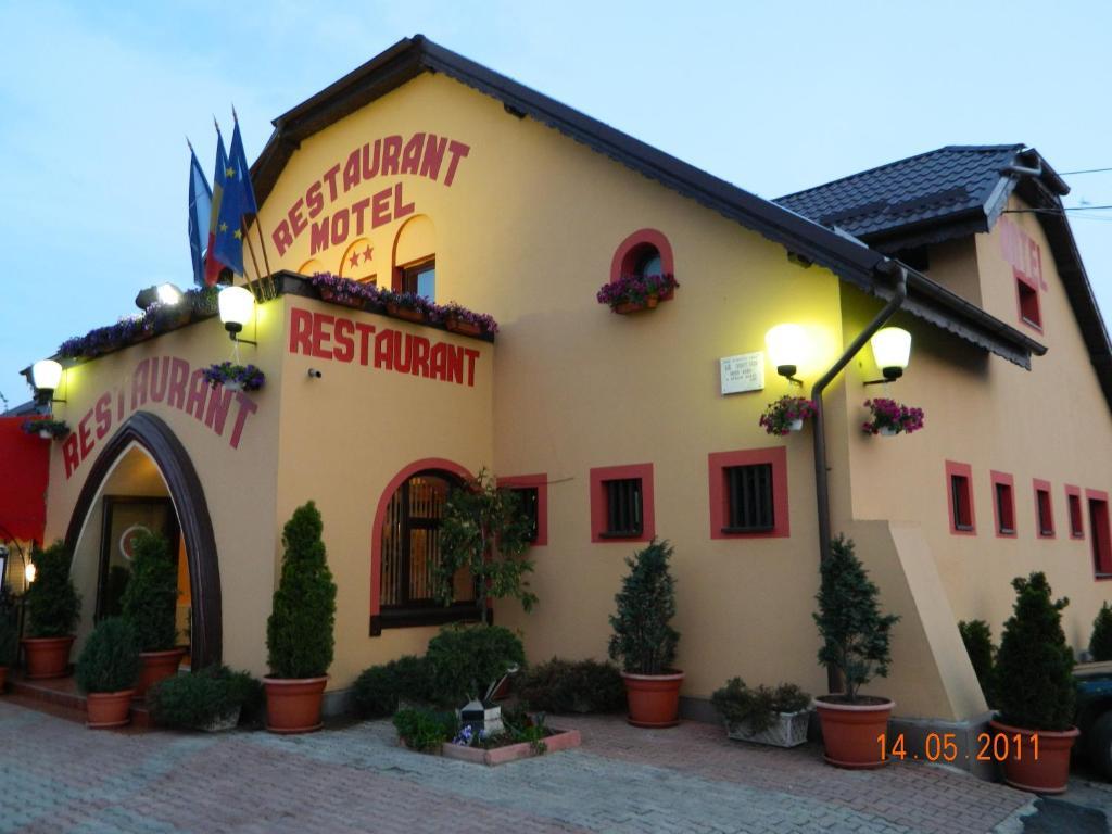 Motel Complex Turistic Paralela'45